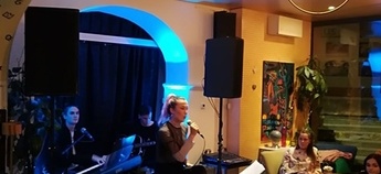 Kavarniški ˝OPEN MIC˝ večer z Anabel