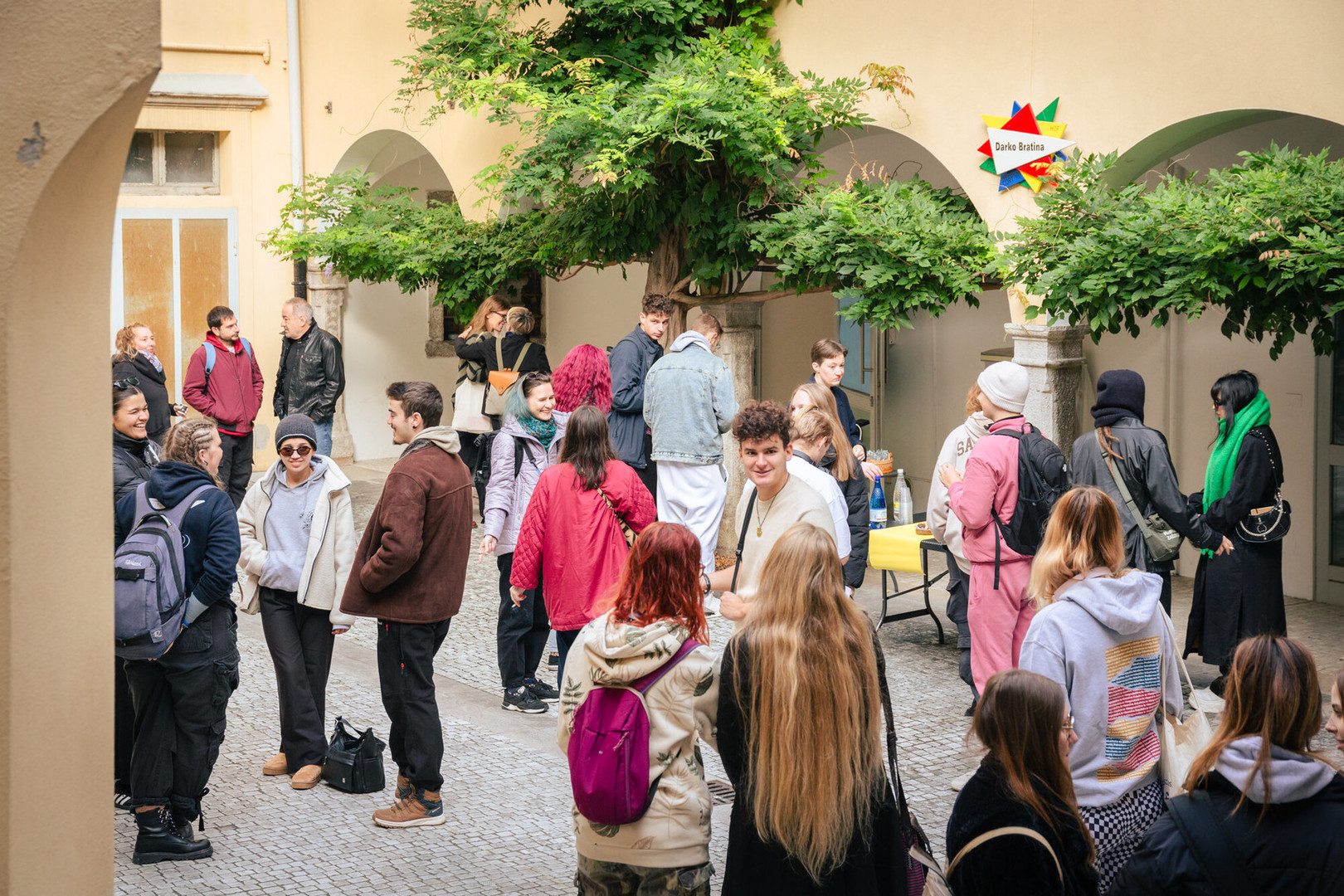 Poziv za prostovoljce_ke na mednarodnem festivalu Poklon viziji