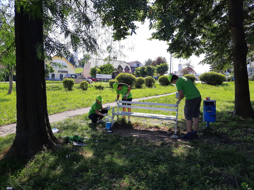 Počitniško delo mladih v sodelovanju z javnim podjetjem Zelenice d.o.o.